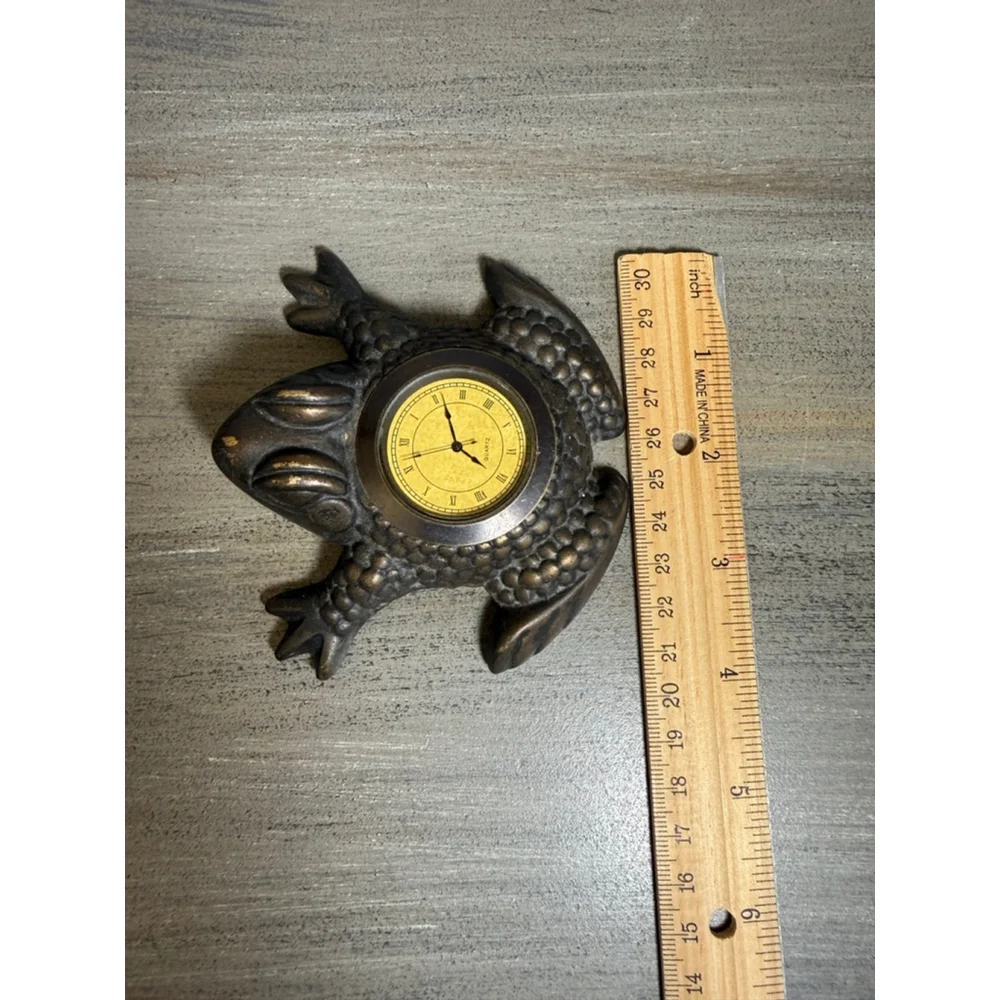 vintage Pier 1 Imports brass frog-shaped desk clock